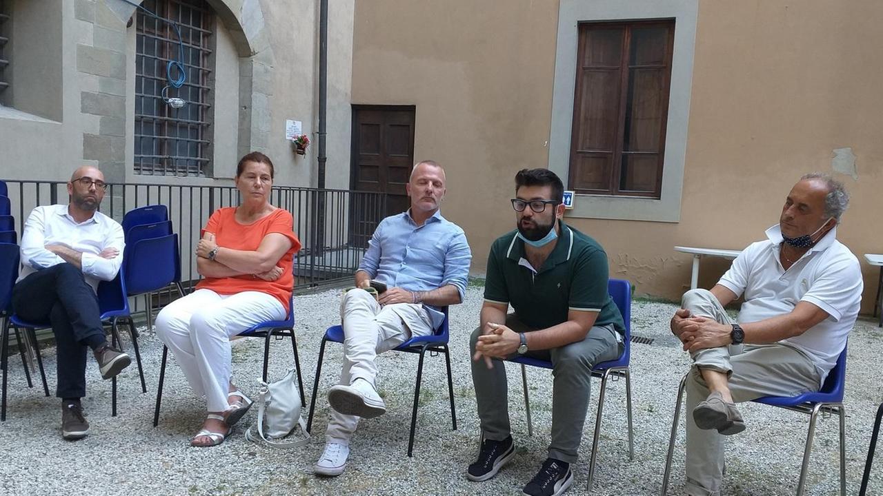 Le opposizioni: «È in corso una fuga dalla giunta Tomasi»