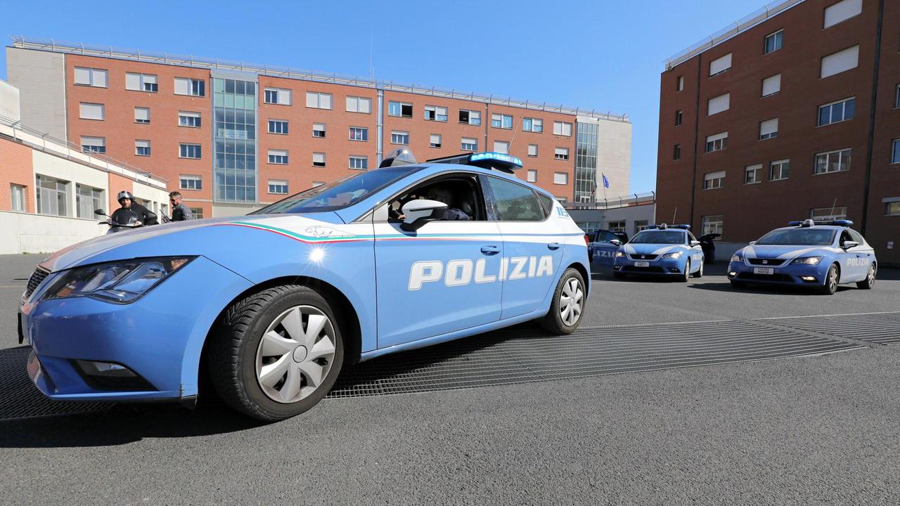 Le volanti della polizia di Stato (foto d'archivio)