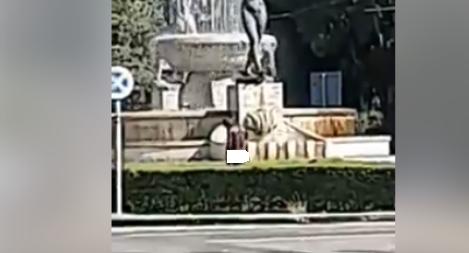 Modena Fontana di largo Garibaldi utilizzata come toilette 