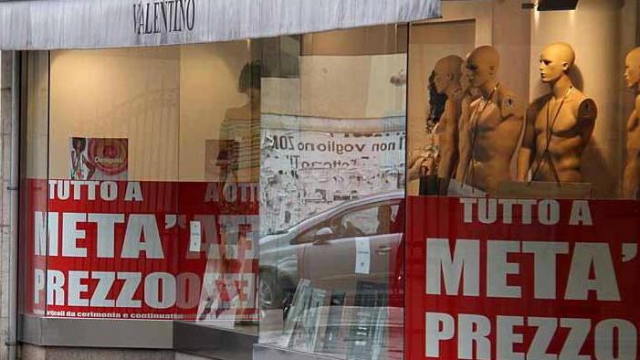 Saldi, avanti piano a Massa-Carrara: calo del 30-40%. «Weekend ok, non gli altri giorni»