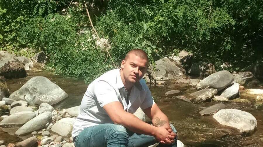 Morto a 22 anni in moto, Simone è tornato dai suoi cari: l’ultimo saluto a Sant’Agostino