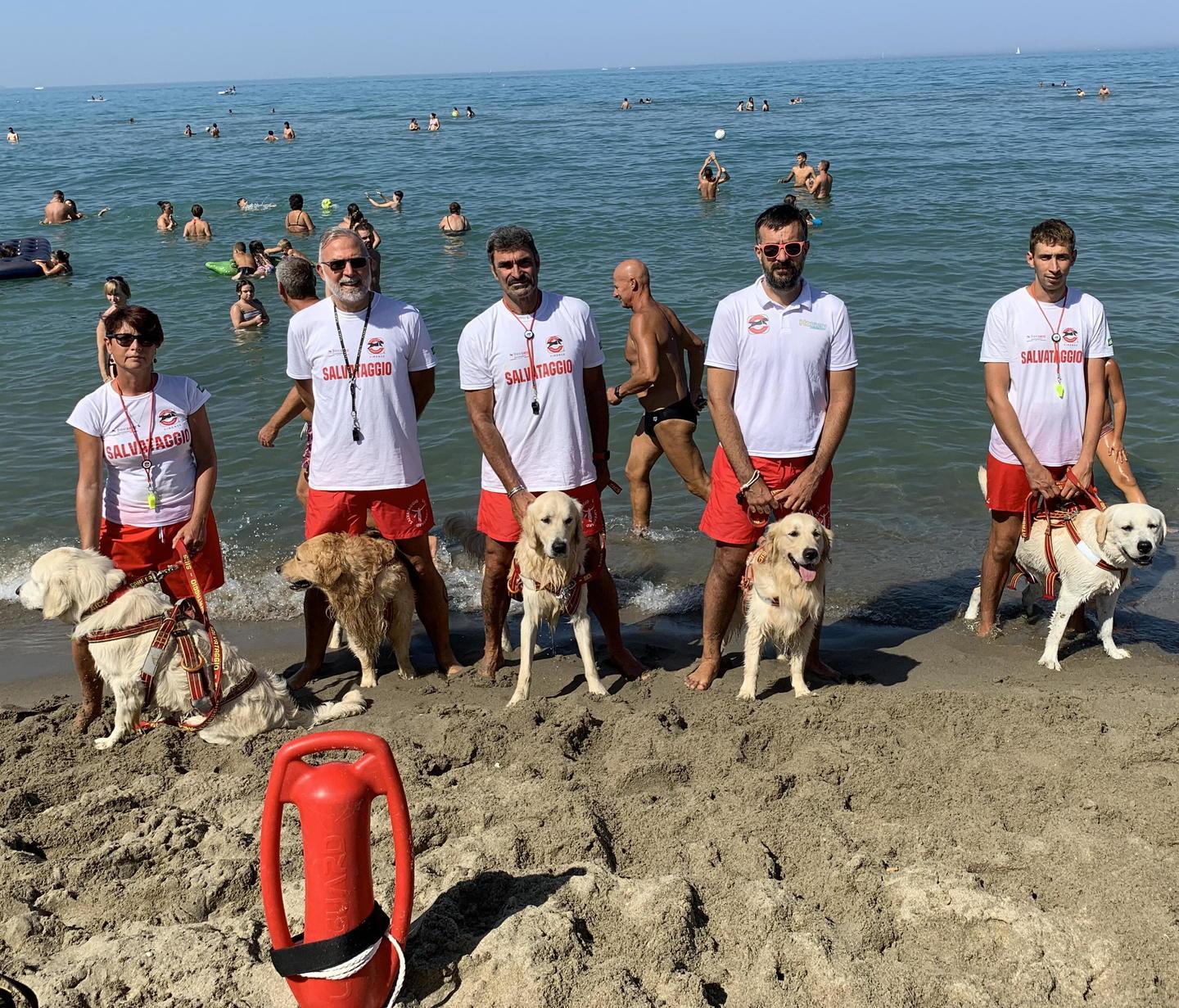 I volontari della Scuola nazionale cani da salvataggio