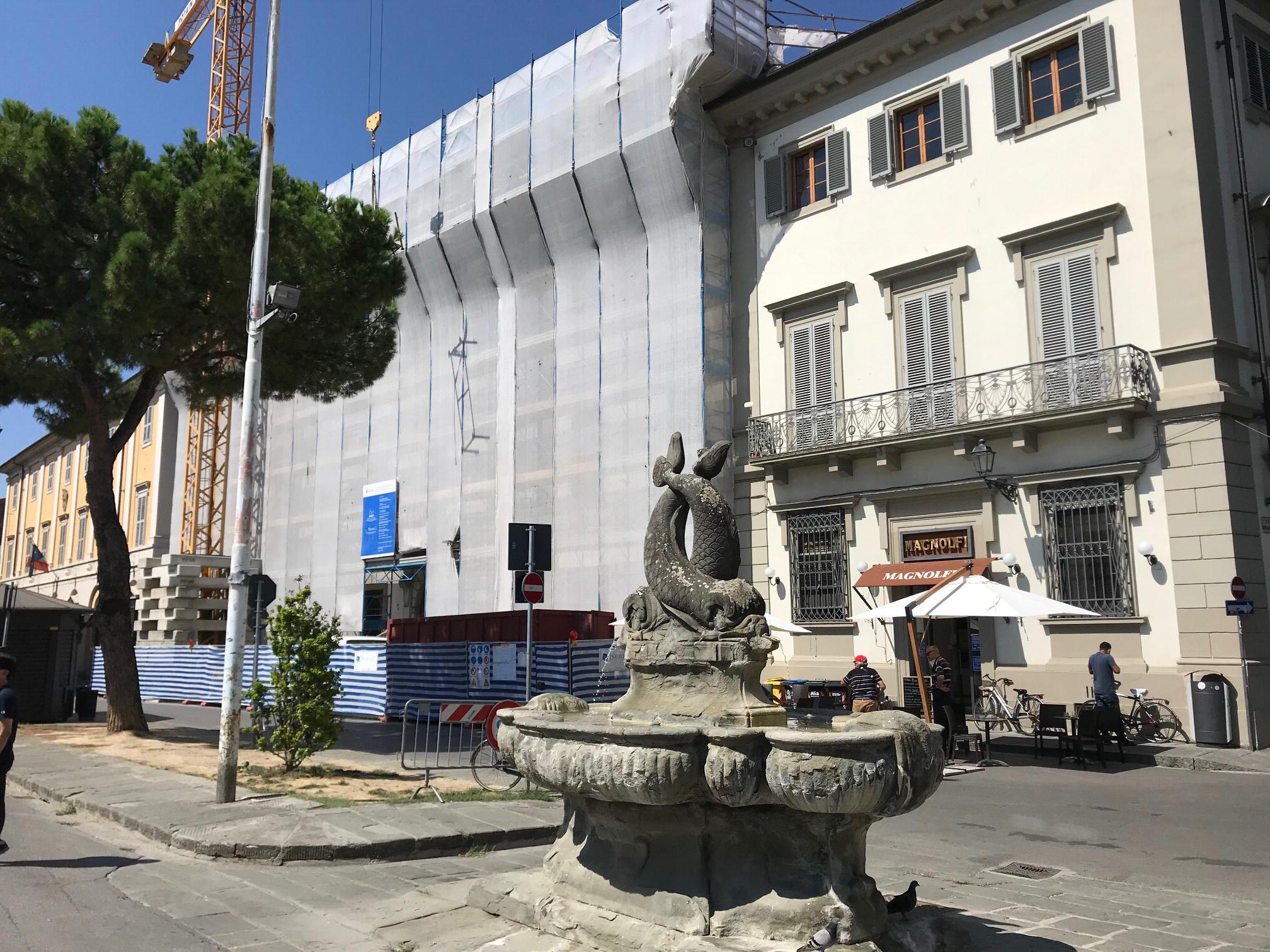 I lavori nel palazzo ex Banca Toscana in piazza San Francesco