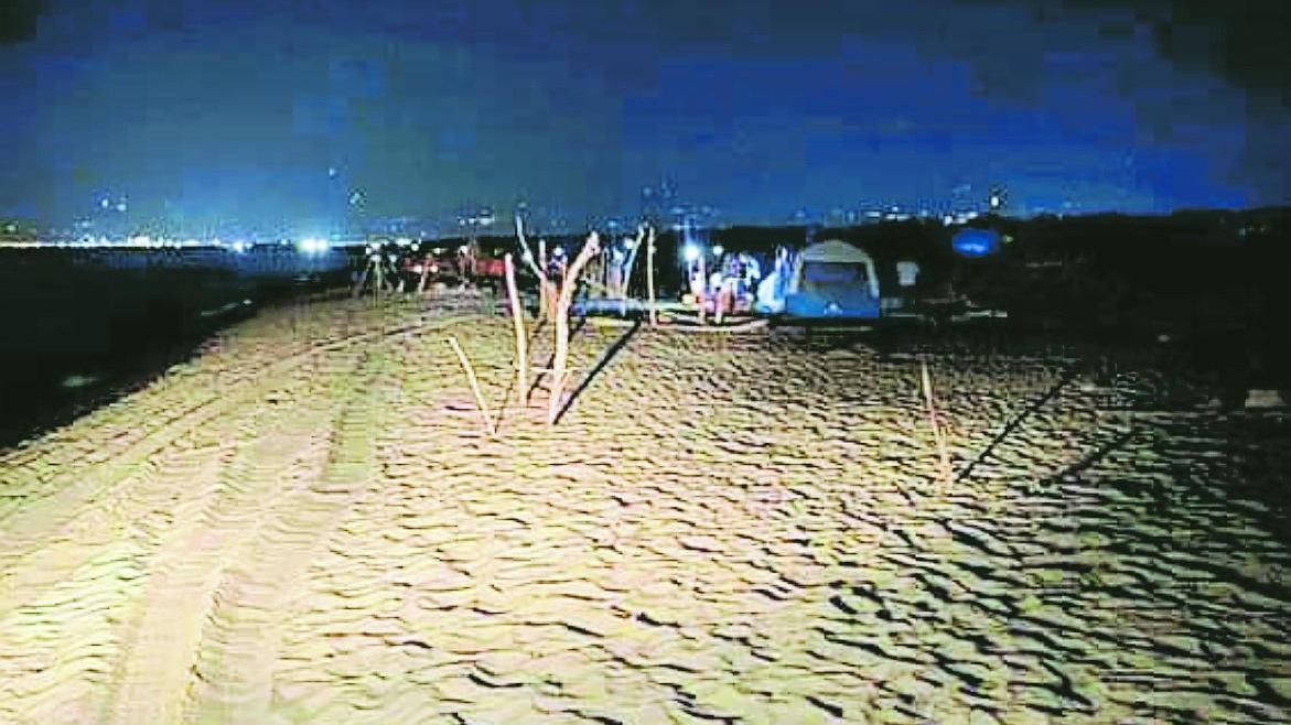 In 150 allontanati dalla spiaggia di notte