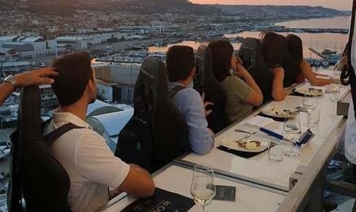 “Dinner in the sky” a Carpi: i piatti tipici si gustano a 50 metri d’altezza 