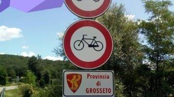 Strada chiusa alle moto Commercianti infuriati