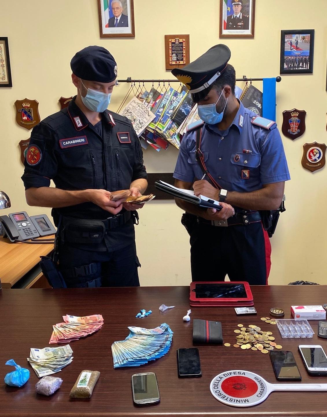 Nell’abitazione occupata con 3.400 euro e la droga Arrestato un giovane