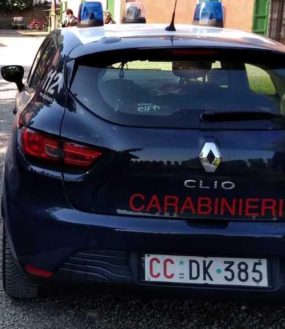 Cerca mattonelle sui siti di annunci e viene truffato