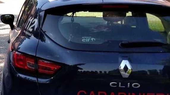 Cerca mattonelle sui siti di annunci e viene truffato