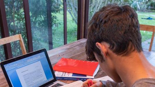 Pc e tablet agli alunni Il Comune arriva in aiuto alle famiglie