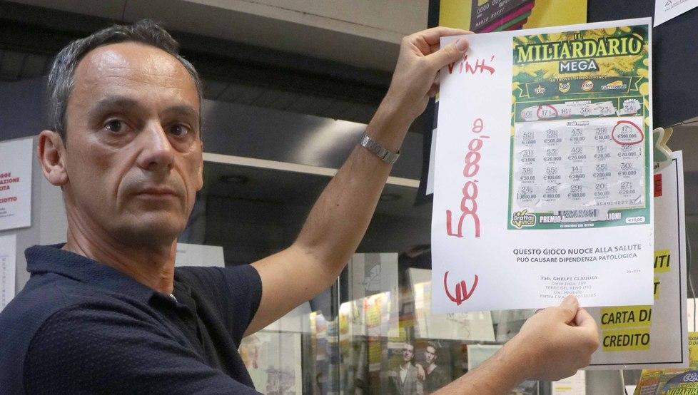 Vince mezzo milione di euro con una “grattata” da dieci 