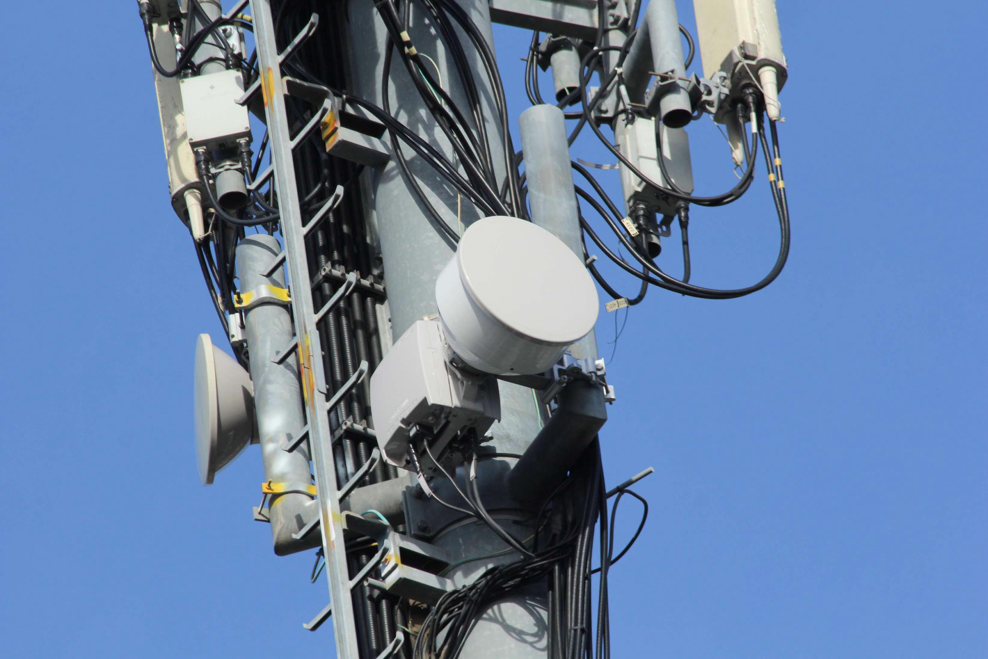 Ancora non c’è, ma già non piace: la Toscana boccia la tecnologia 5G 