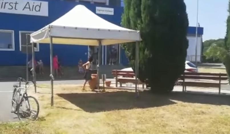 Il gazebo davanti al pronto soccorso di Cecina
