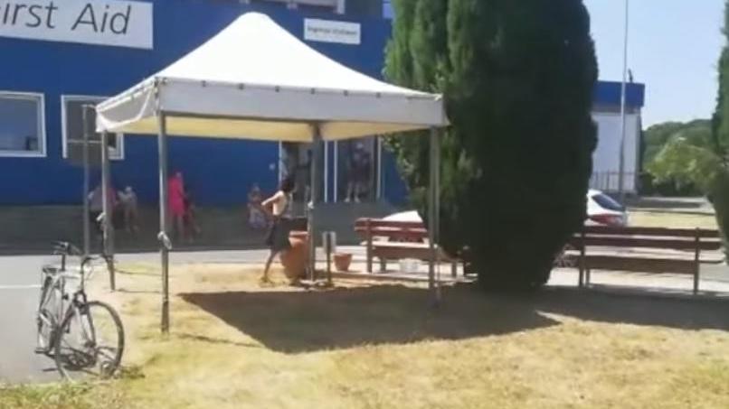 Il gazebo davanti al pronto soccorso di Cecina