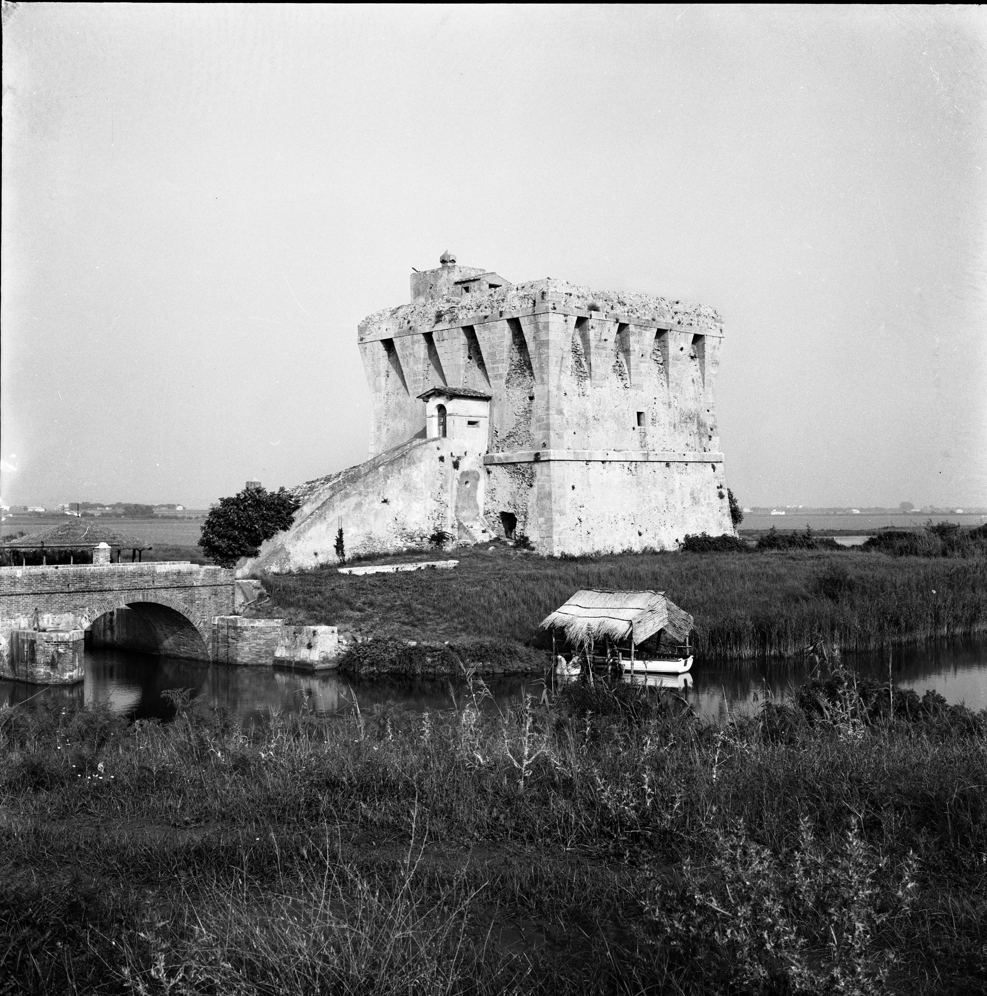 Capalbio, la Torre di Buranaccio: la prima foto in omaggio con Il Tirreno tratta dall'Archivio Gori