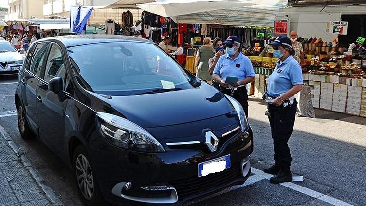 Cento multe nel weekend sulle strade del mare di Cecina: infrazioni in diminuzione