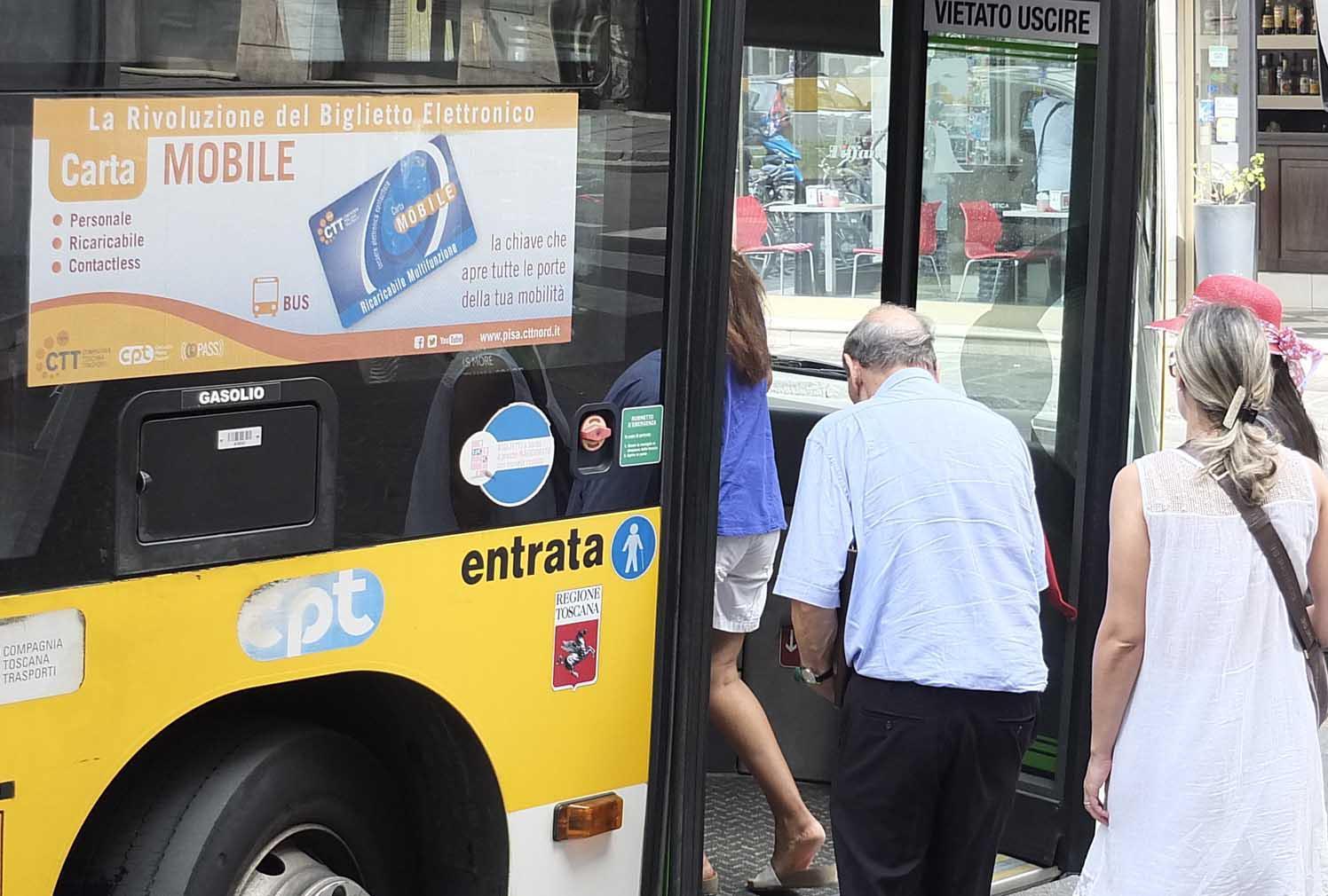 Il trasporto pubblico in Toscana passa ai francesi, firmato l'accordo tra Regione e At 