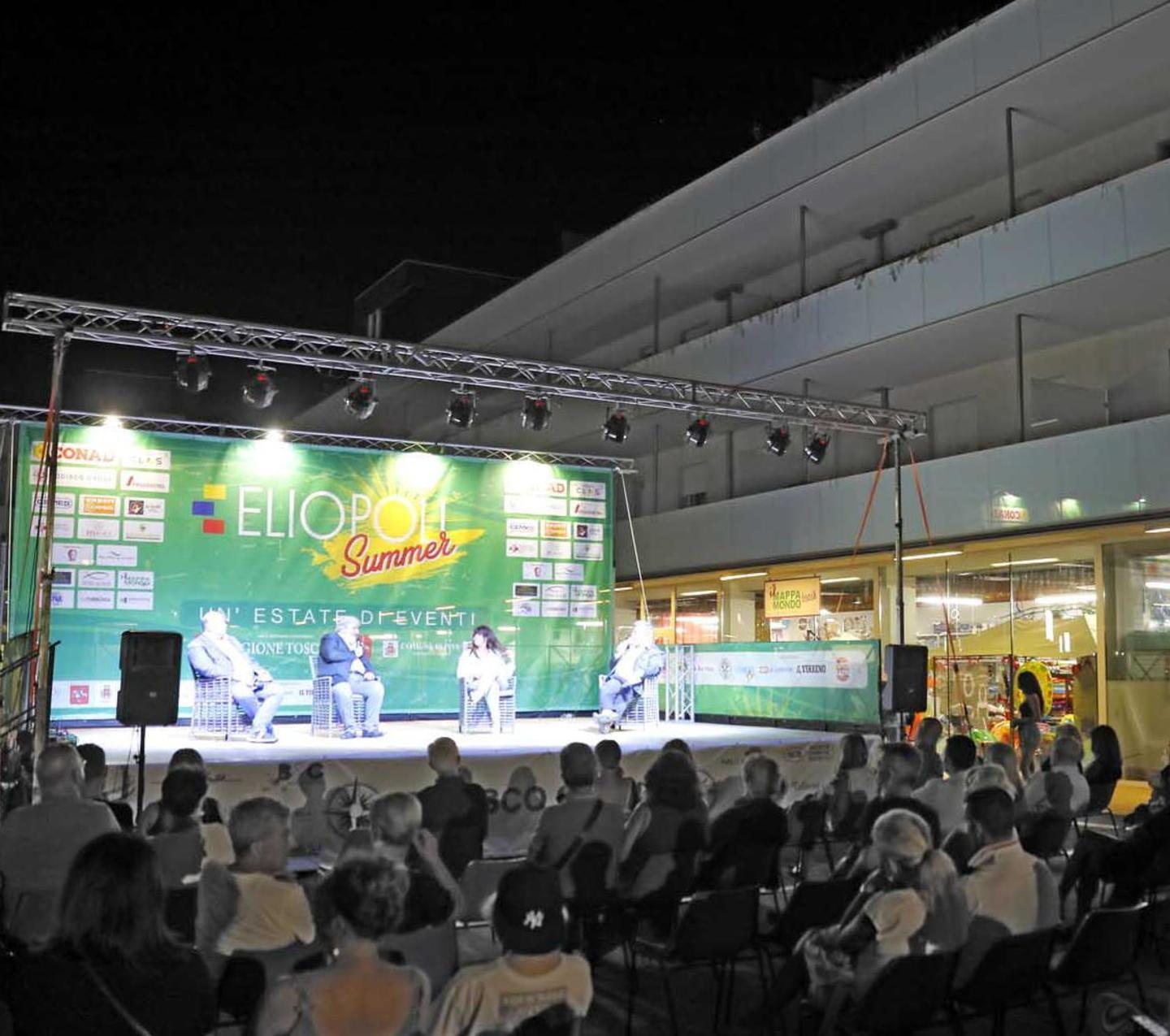 La platea di “Eliopoli Summer” in occasione del dibattito di domenica sera (foto Fabio Muzzi)