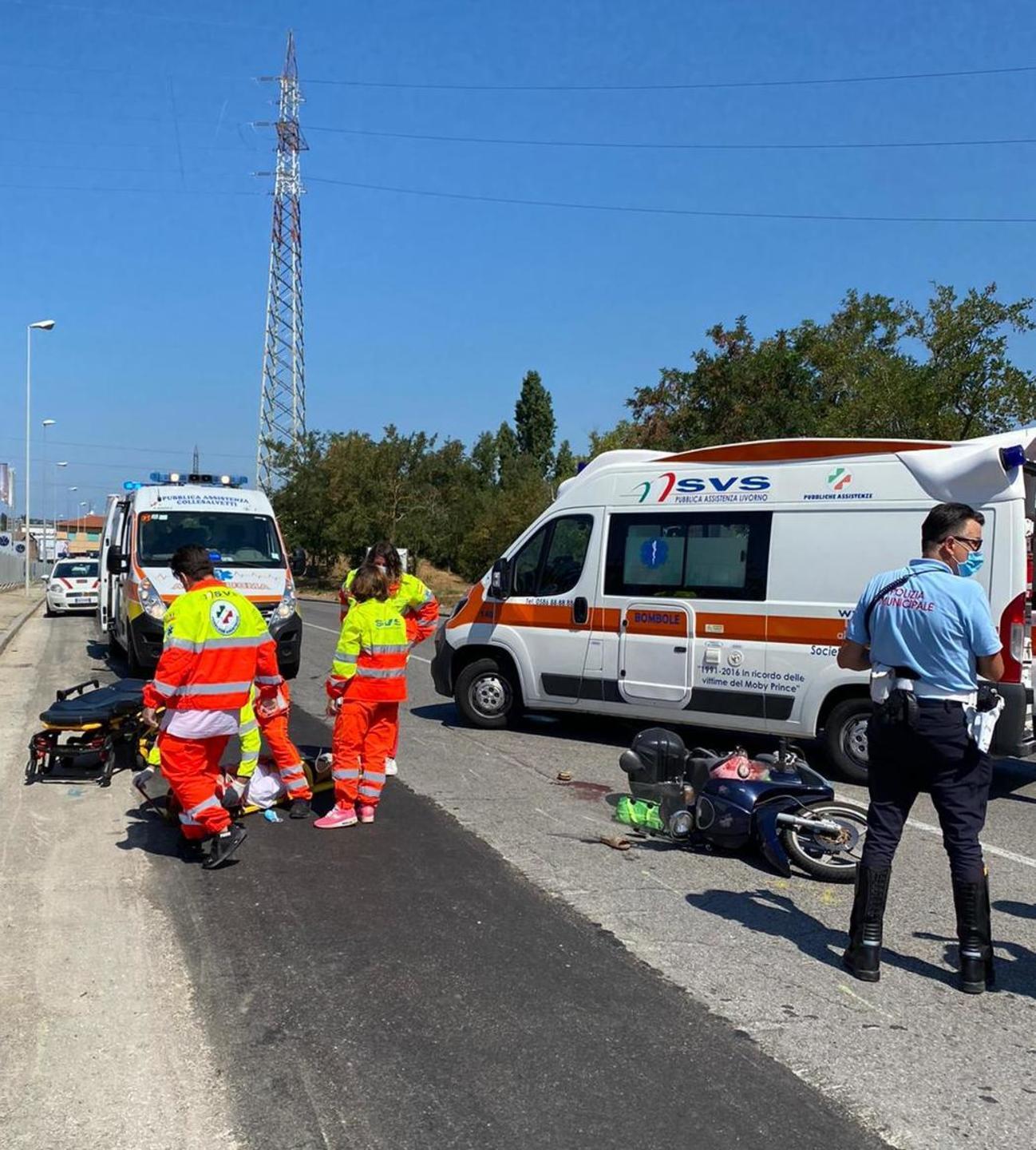 Gravi mamma e figlia di 12 anni dopo lo schianto in motorino 
