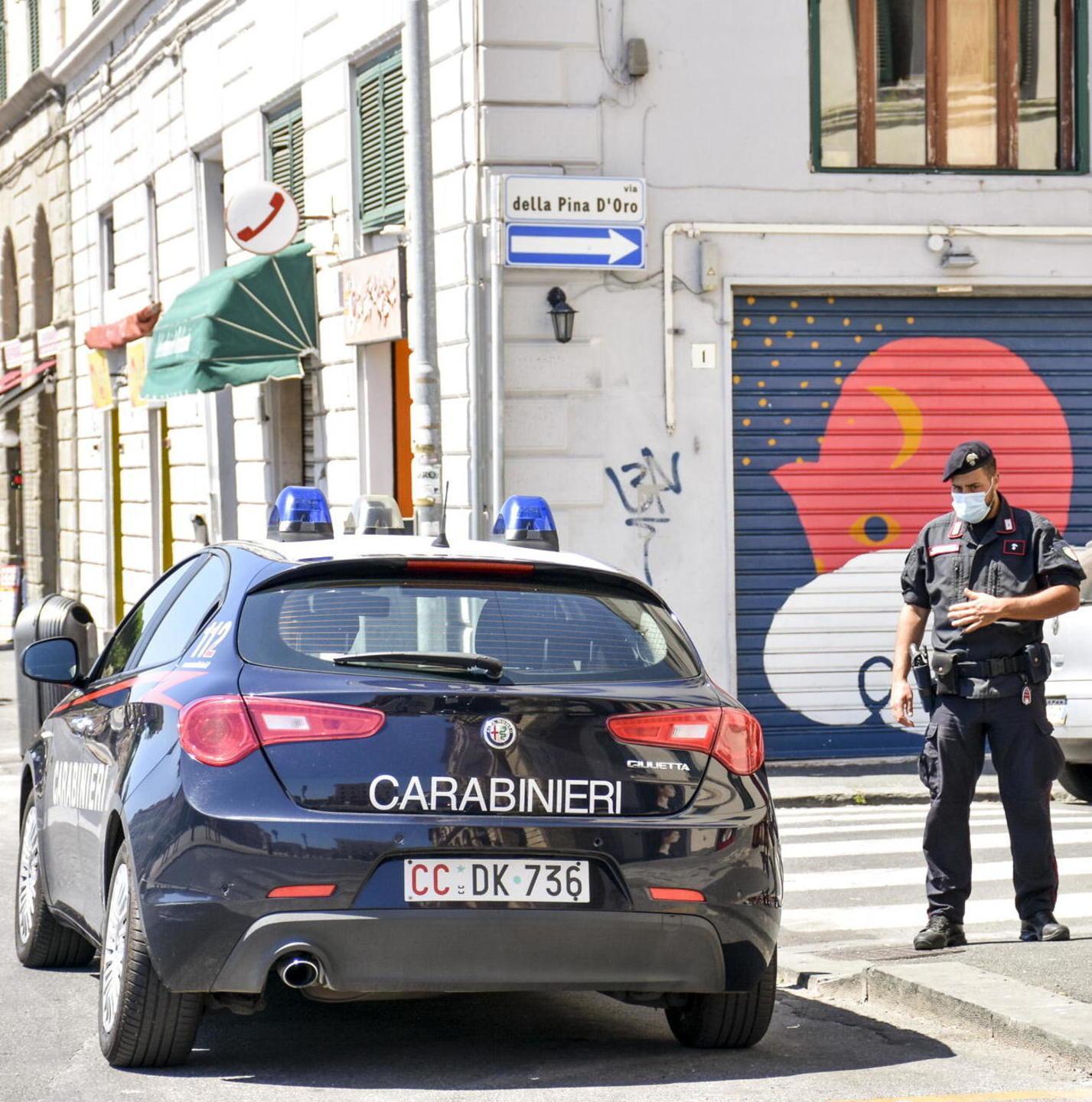 Ladra di appartamento rincorsa dagli abitanti: presa dai carabinieri