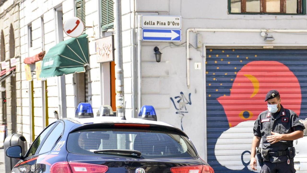 Ladra di appartamento rincorsa dagli abitanti: presa dai carabinieri