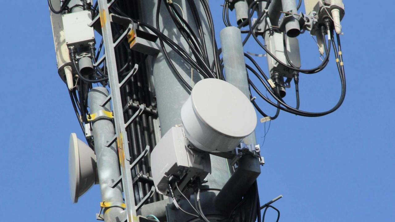 Ambientalisti ricorrono al Tar contro lo stop del sindaco al 5G