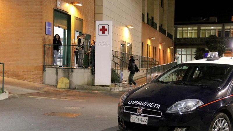 Livorno, la denuncia di una dottoressa: «Mia madre al pronto soccorso e noi senza notizie per 11 ore»