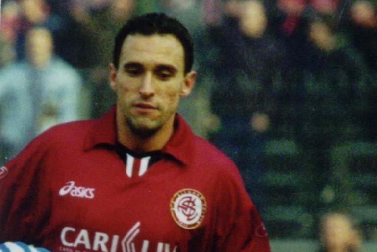 Il livornese Charles Ferretti con la maglia amaranto
