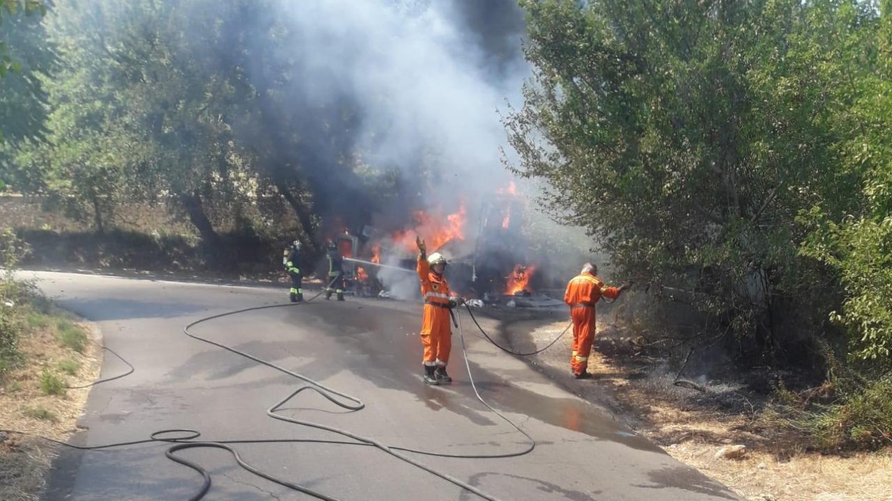Camion a fuoco, salvo il conducente