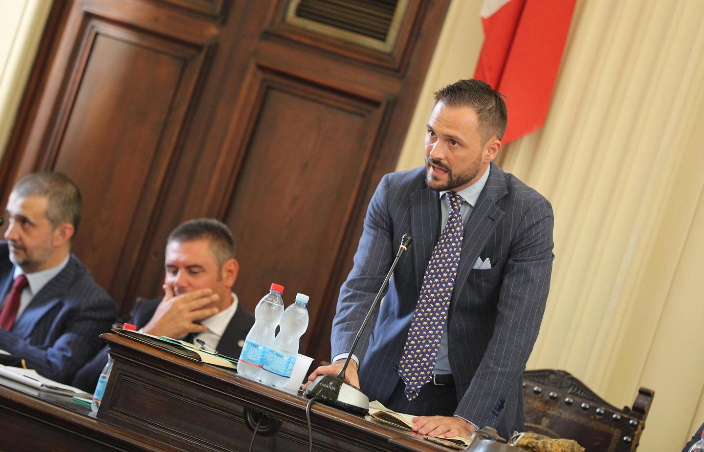Intervento di Baroncini in consiglio: sarà lui a dover cedere la delega al turismo a un esterno