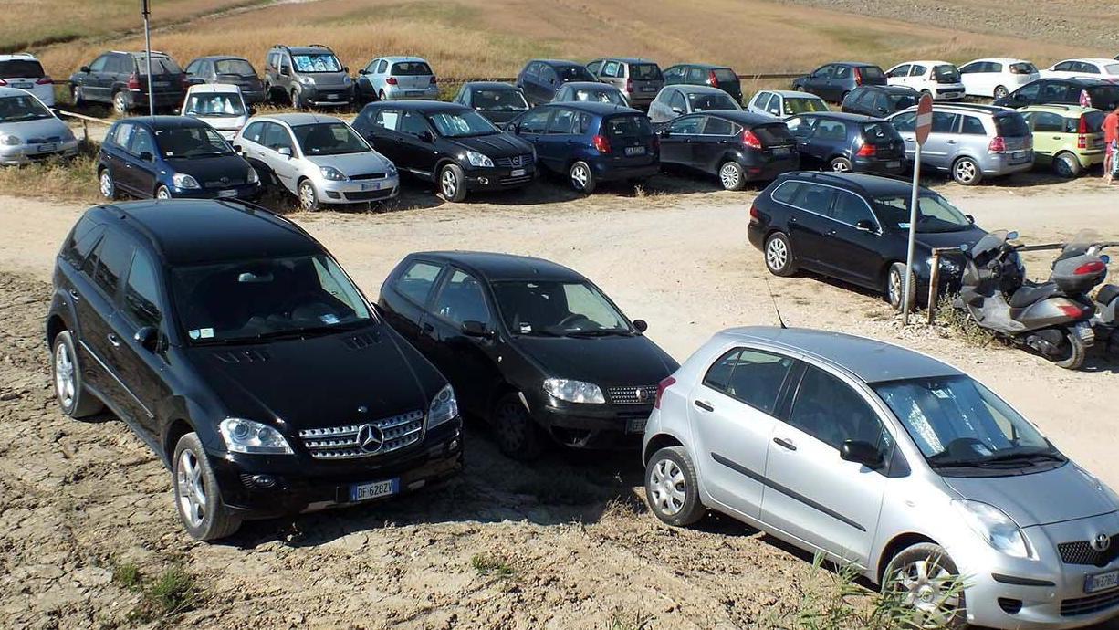 Rubavano tra i parcheggi della Costa est Quattro persone arrestate in flagrante