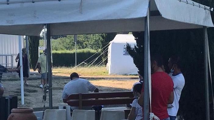 «Tra pochi giorni arriveranno le nuove sedie per il gazebo»