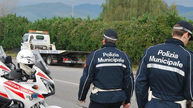 Guidava con una patente falsa Maximulta per un giovane