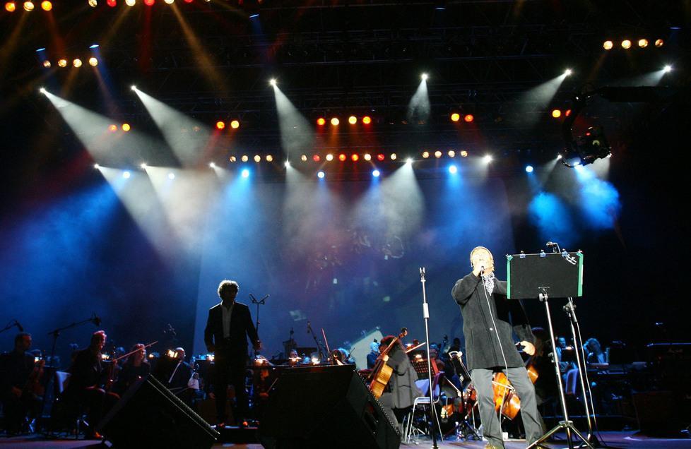 Il manifesto per gli "Invisibili"  in Emilia Romagna, a Bologna un concerto lavora nel mondo dello spettacolo 