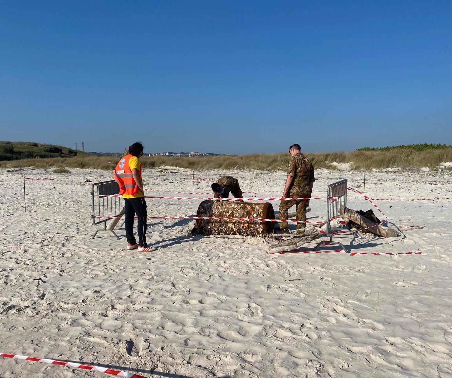 Paura per un ordigno alle Spiagge Bianche, ma è soltanto il boiler di un peschereccio 