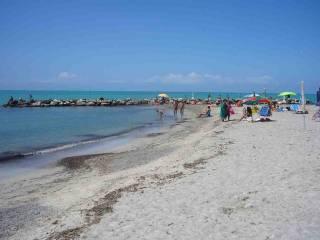Divieto di balneazione nel mare davanti alla Mazzanta