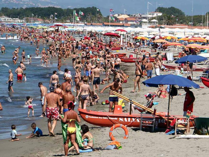 In troppi alle spiagge libere, scattano le multe dei vigili 