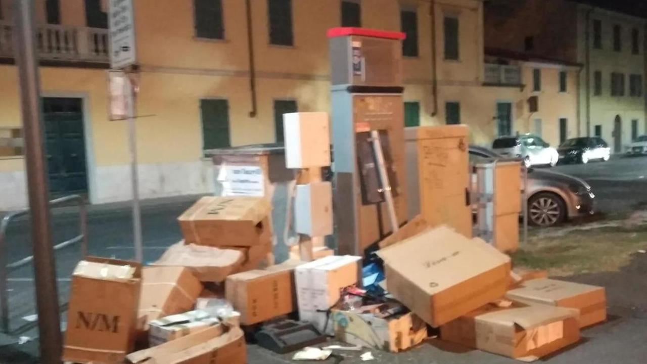 Marina, dopo il mercato i cartoni si accumulano: «Occorre pulire subito»