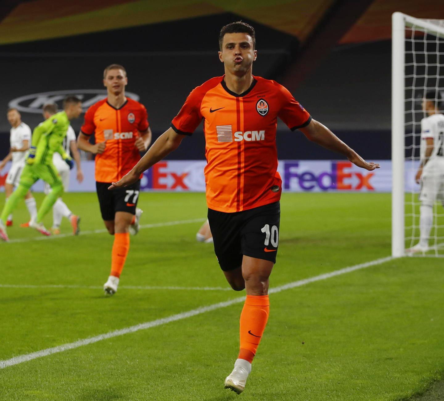 Troppo Shakhtar per il Basilea Siviglia fa festa con Ocampos 