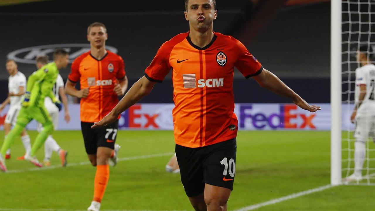 Troppo Shakhtar per il Basilea Siviglia fa festa con Ocampos