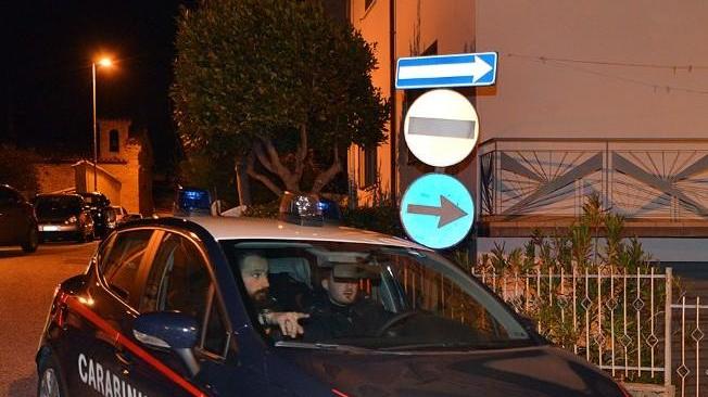 Rubati una bici da corsa e il fondo cassa di un locale di souvenir in via Fillungo