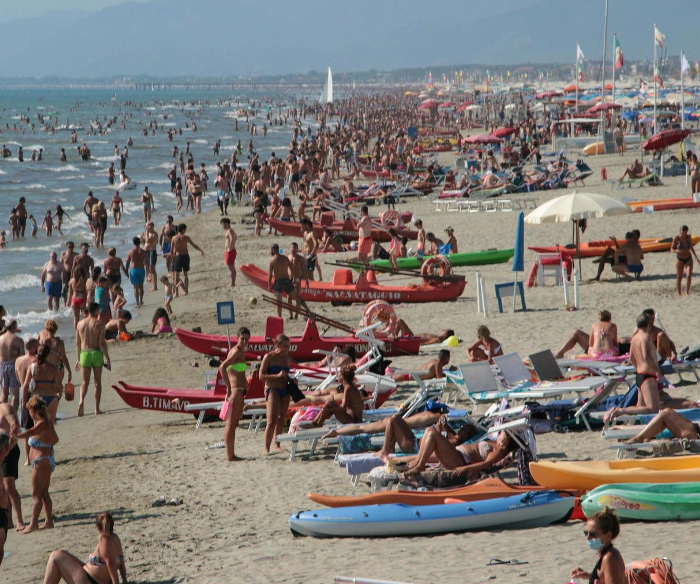 Dietrofront sulla multa: «I lettini sulla spiaggia erano tutti regolari» 