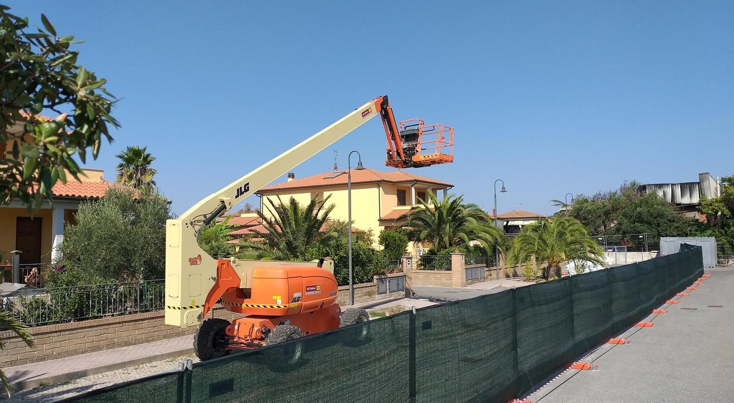 Bonifica dopo il rogo procedono i lavori