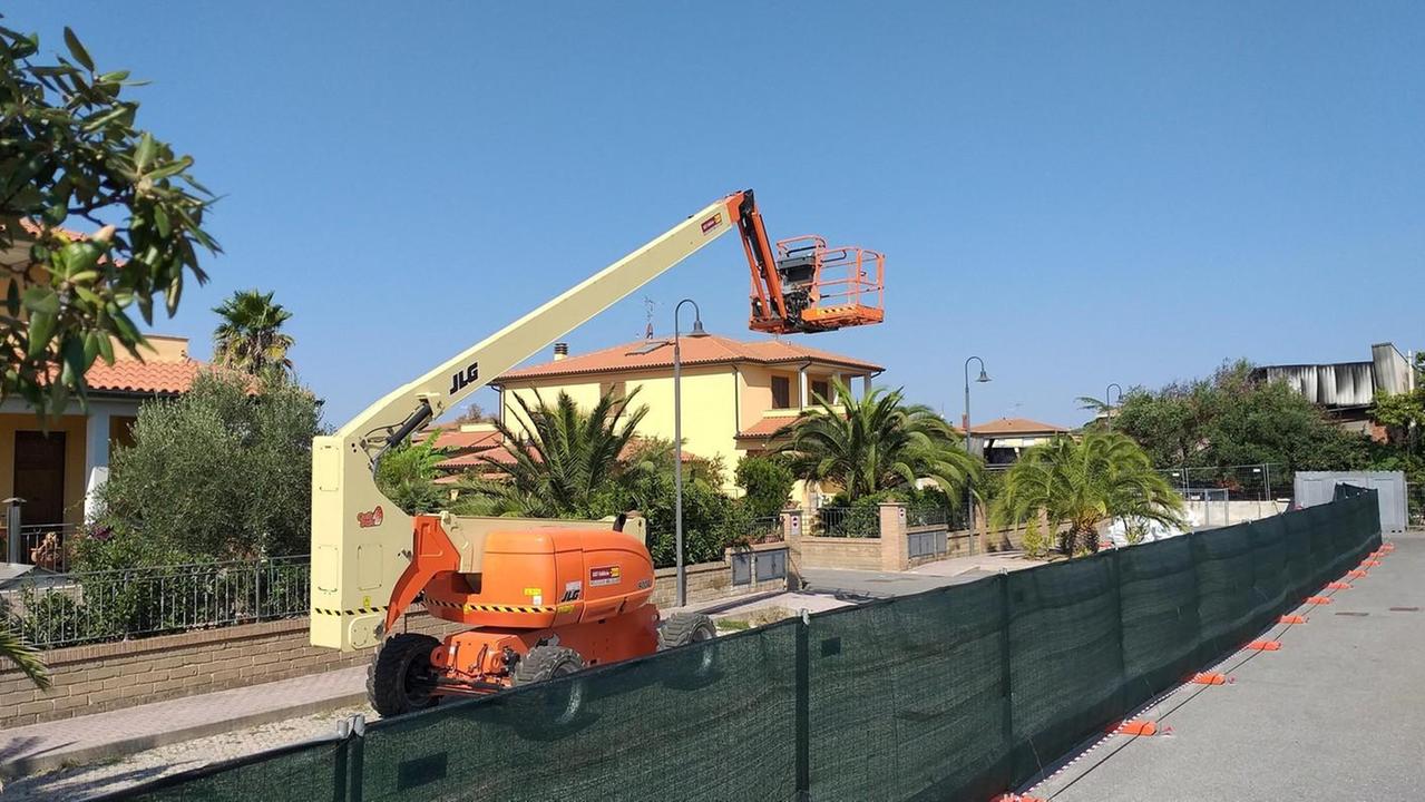 Bonifica dopo il rogo procedono i lavori