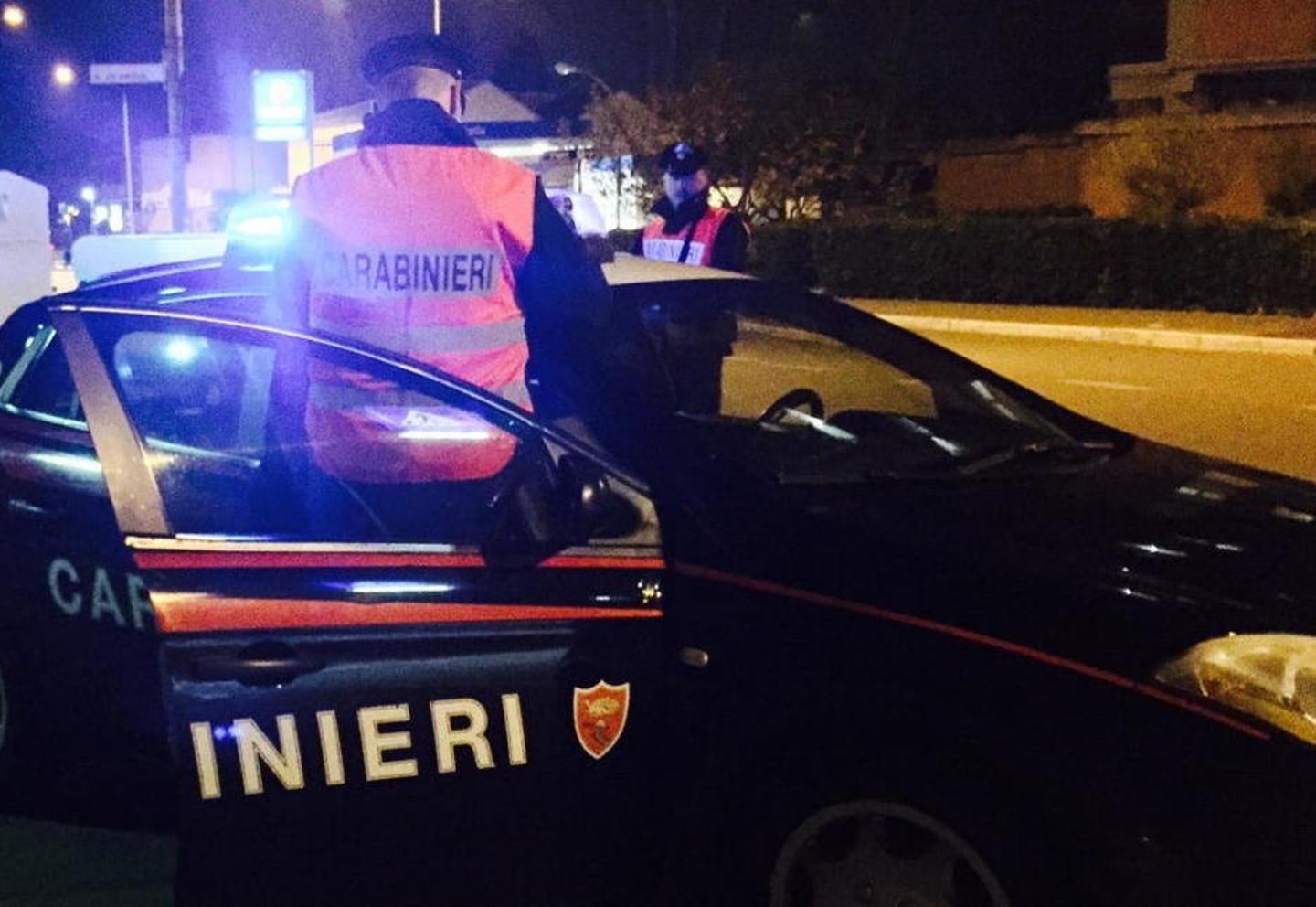 Rischia di essere investita dopo la rissa in viale Italia