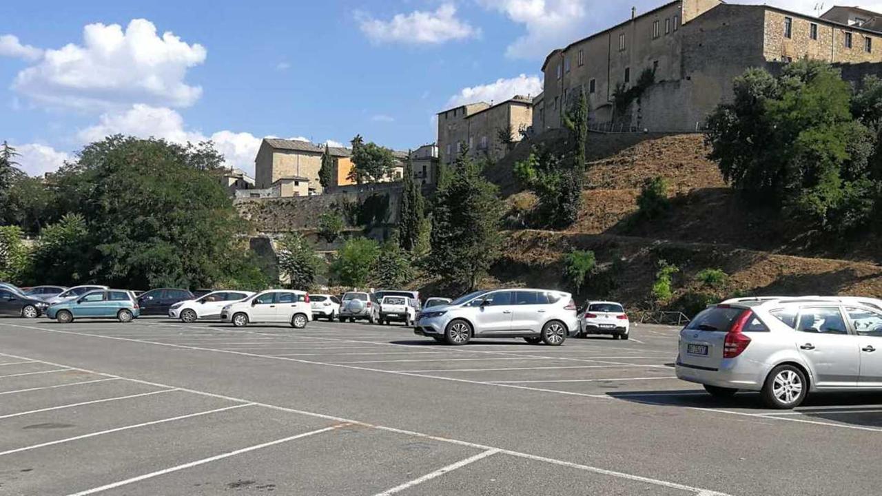 «Aprire ai turisti nel weekend il parcheggio di Vallebona»