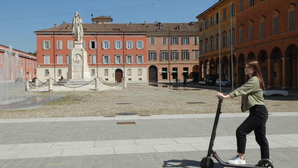 Municipale in campo con un gazebo