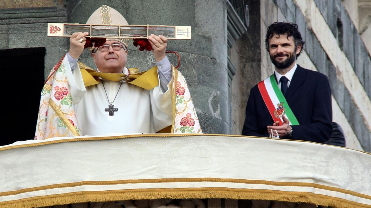 L'Ostensione del Cingolo della Madonna col vescovo Nerbini e il sindaco Biffoni