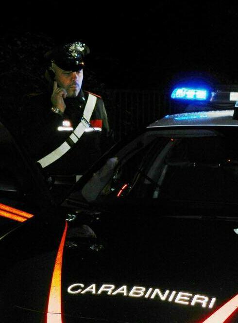 Svegliati dai ladri in fuga, trovano la casa svaligiata 