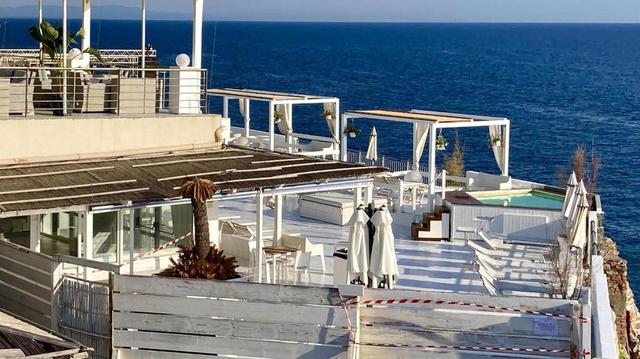 La terrazza sotto sequestro (foto Marzi)